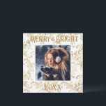 Cartão De Festividades Elegante Foto Dourado Vintage Alegre e Brilhante<br><div class="desc">Padrão vintage elegante com tipografia Alegre e Brilhante.  Um belo design de brocado desgastado com sua foto favorita no centro.  Personalize com sua mensagem e nome no verso.  O cartão de Natal perfeito.</div>