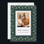 Cartão De Festividades Elegante Green Vintage Ornaments Foto Natal<br><div class="desc">Cartão de saudação de fotos "Feliz Natal" dos legantes ornamentos verdes de vintagem personalizados com seu nome. Entre em contato comigo para obter assistência com suas personalizações ou para solicitar outros produtos Zazzle correspondentes ou coordenadores para sua temporada de férias.</div>