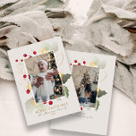 Cartão De Festividades Elegante Holly e Dourada Foto de Natal Feliz<br><div class="desc">Um belo verde com groselhas vermelhas e folhas de ouro armam sua foto para desejar bençãos especiais no dia de Natal. Personalize facilmente suas fotos e nomes favoritos na frente e atrás para torná-las suas.</div>
