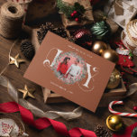 Cartão De Festividades Elegante JOY Christmas Wreath Deixa Berries Foto<br><div class="desc">Envie seus cartões de natal de estilo com este Cartões de foto de Natal simples e doce. Apresentando bagas festivas e coroa verde com faces elegantes. Espaço para mais uma das suas fotos favoritas e uma mensagem personalizada no verso. Adicione seu texto personalizado a este design usando as caixas "Editar...</div>