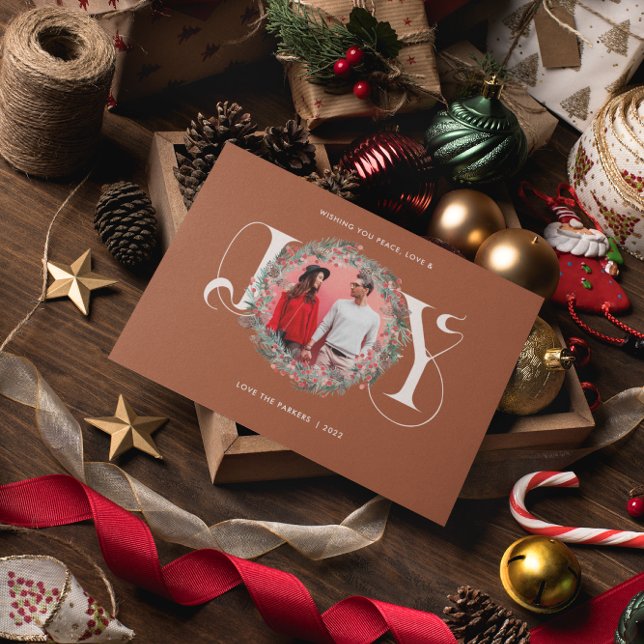 Cartão De Festividades Elegante JOY Christmas Wreath Deixa Berries Foto (Criador carregado)