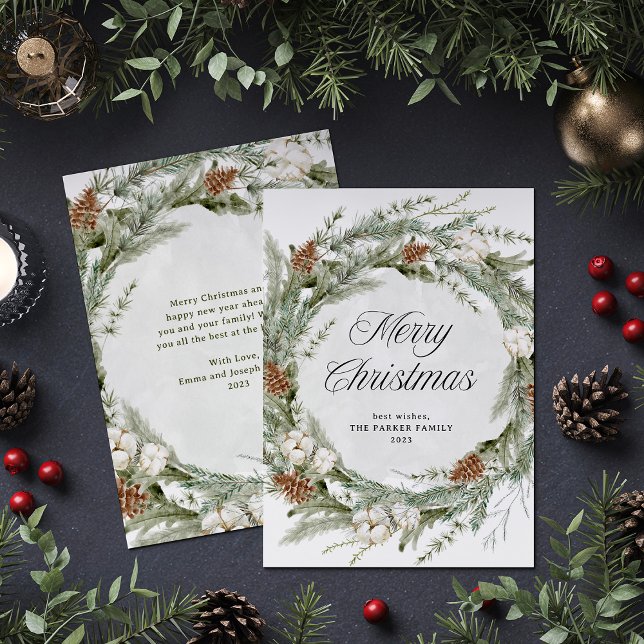 Cartão De Festividades Elegante Pine Wreath e Greenery | Feliz Natal (An elegant, traditional holiday card with a Christmas pine wreath and modern calligraphy)