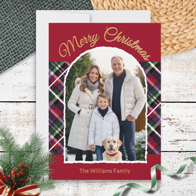 Cartão De Festividades Elegante Tartan Xadrez Arch Foto Feliz Natal (An elegant Christmas card with custom arch-framed photo, with burgundy and tartan backdrop)