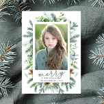 Cartão De Festividades Elegante Watercolor Winter Greenery Foto<br><div class="desc">Placa de cartões de natal Elegante mostrando sua foto favorita emoldurada em branco com agulhas de pinheiro de aquarela, pinecones e verde. "Feliz Natal" é apresentado num roteiro teal de caligrafia verde com o seu nome e o ano apresentado abaixo. A parte traseira do cartão de feriado apresenta um fundo...</div>