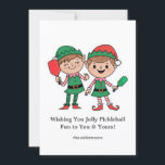 Cartão De Festividades Engraçado Pickleball Elves de Natal, Texto Persona<br><div class="desc">Sirva um espírito de férias com este charmoso cartão de Natal de picleball! Com elfos bonitos jogando picleball e espaço para seu texto personalizado, este cartão é a maneira perfeita de se conectar com jogadores, clubes e treinadores. Também excelente para espalhar alegria de picleball aos seus amigos e família nesta...</div>