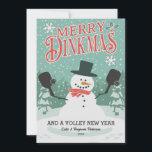 Cartão De Festividades Engraçado Pickleball Snowman Feliz Natal Dinkmas<br><div class="desc">Seus amigos de piquenique vão rir deste cartão de feriado engraçado. Design apresenta um boneco de neve segurando pás de Pickleball e uma saudação que diz "Dinkmas Feliz". Adicione seu texto personalizado para um cartão de Natal do tipo Pickleball. A parte de trás apresenta um padrão de bolas de picles....</div>
