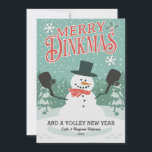 Cartão De Festividades Engraçado Pickleball Snowman Feliz Natal Dinkmas<br><div class="desc">Seus amigos de piquenique vão rir deste cartão de feriado engraçado. Design apresenta um boneco de neve segurando pás de Pickleball e uma saudação que diz "Dinkmas Feliz". Adicione seu texto personalizado para um cartão de Natal do tipo Pickleball. A parte de trás apresenta um padrão de bolas de picles....</div>