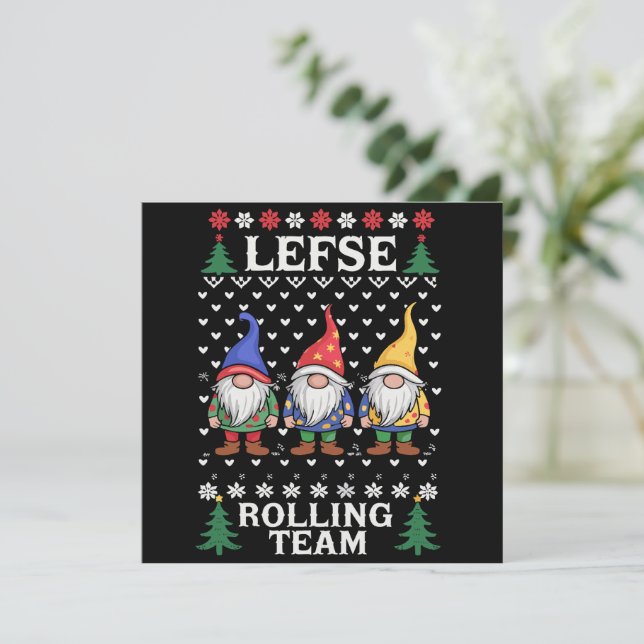 Cartão De Festividades Equipe de rolagem de Lefse Natal Gnome de Natal  (Em pé/Frente)