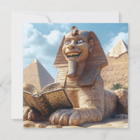 Esfinge engraçado lendo o antigo livro no Egito