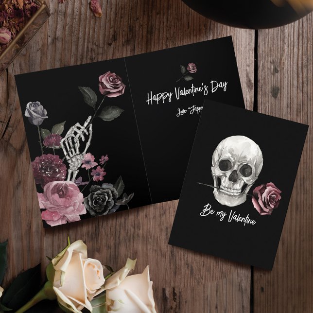 Cartão De Festividades Esqueleto Preto Gótico Crânio Rosa Dia dos Namorad (Gothic Black Skeleton Scull Rose Valentine's Day Holiday Card)