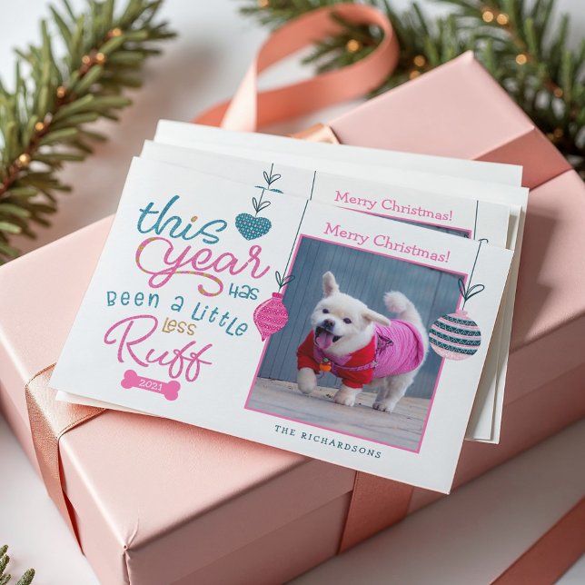 Cartão De Festividades Este Ano Tem Sido A Foto De Cachorro Menos Diverti (This Year Has Been Less Ruff Fun Glitter Dog Photo Holiday Card)