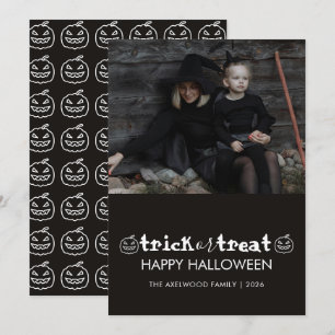 Cartão De Festividades Família de Foto de Halloween Minimalista Moderna
