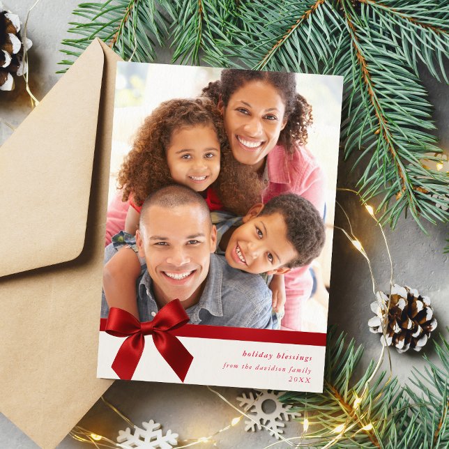Cartão De Festividades FAMILY PHOTO modern wrapped up red ribbon bow (Criador carregado)