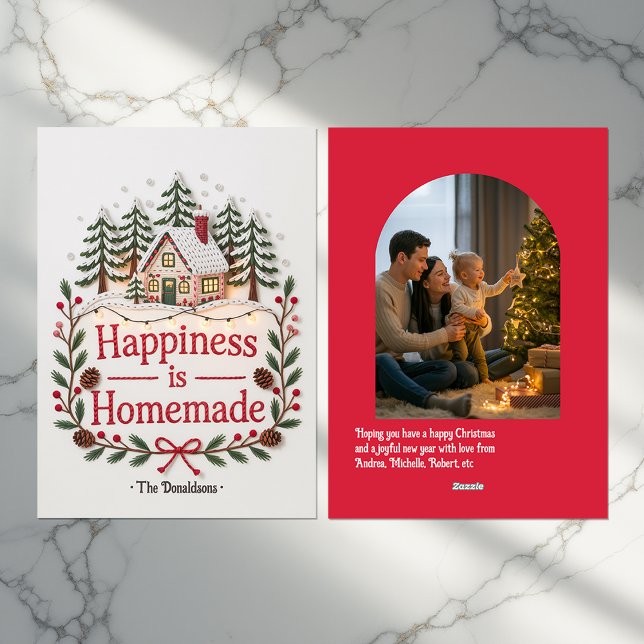 Cartão De Festividades Felicidade é Caseira Foto de Família de Chalé Rúst (Happiness is Homemade Rustic Cottage Family Photo Holiday Card)
