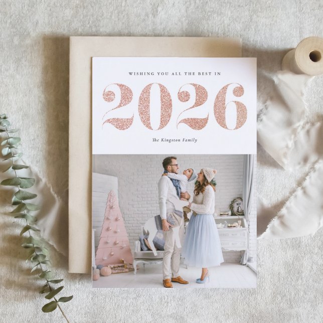 Cartão De Festividades feliz ano novo Moderno Glitter Dourado Rosa de 202 (Ring in 2026 with this sparkly Happy New Year photo card featuring faux rose gold glitter.)