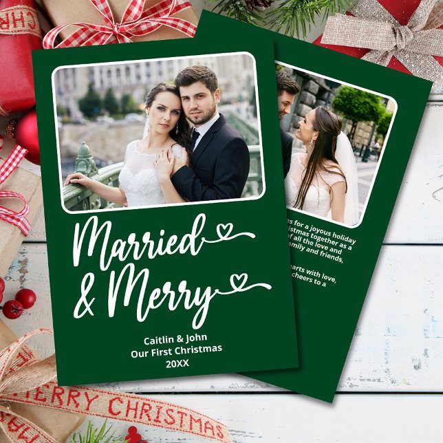 Cartão De Festividades Feliz casada 1rua Natal Novamente Foto Verde (Married & Merry Custom 2-Photo Green Christmas Card with hearts, personal message & photo on back.)