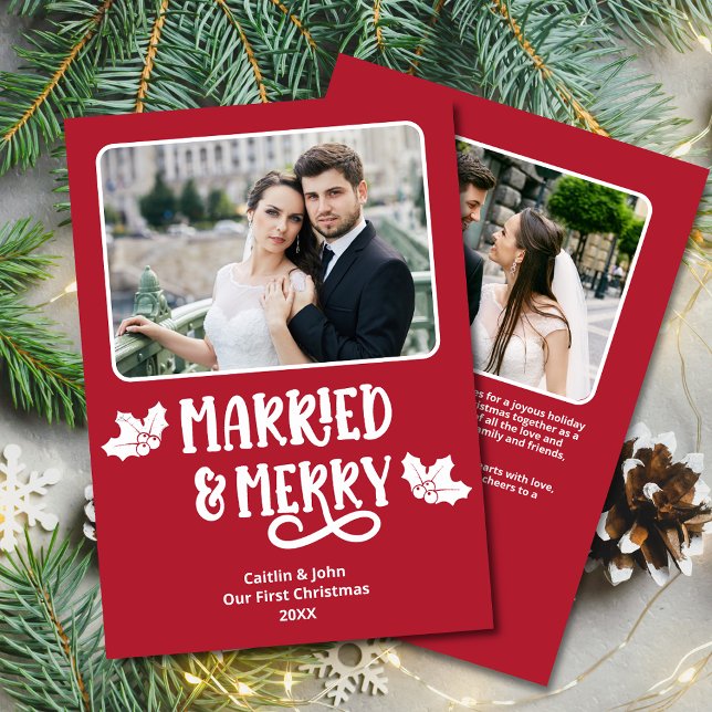 Cartão De Festividades Feliz Casada 1rua Natal Vermelho (Married & Merry Custom Photo Christmas Card with Festive Font & Holly, personalized message on back.)