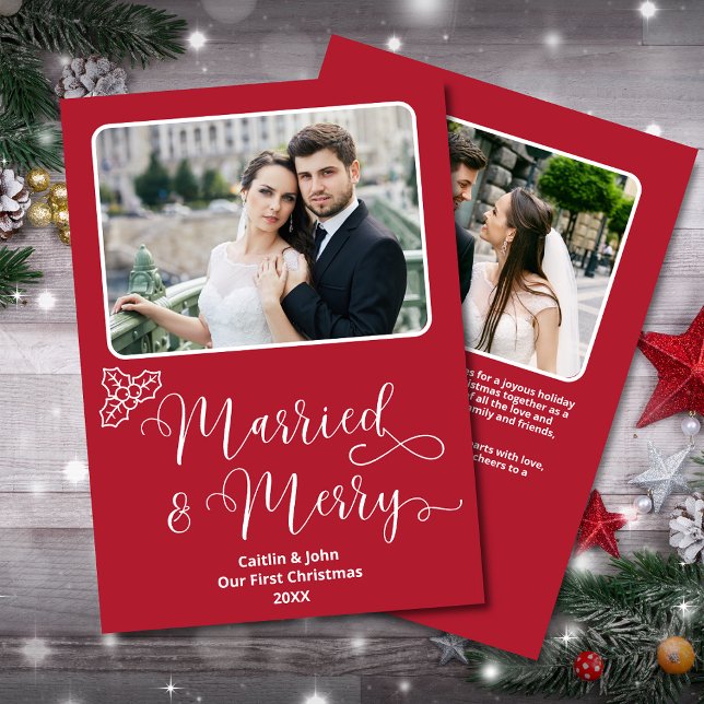 Cartão De Festividades Feliz casada Newlyweds 1rua Holly Vermelha de Nata (Married & Merry Custom 2-Photo Christmas Card in Red with Holly,  personalized message on the back.)