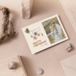 Cartão De Festividades Feliz de Foto da Família Neutra Moderna Scandi Boh<br><div class="desc">Bem-vindo ao espírito do Natal em sua casa este ano e adicione um toque do estilo moderno do boho aos seus cartões de natal com este cartão de Natal da Família Neutra! Com as suas cores quentes e terríveis, é certo que traz um sentimento de paz e alegria acolhedoras para...</div>