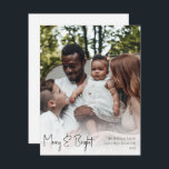 Cartão De Festividades Feliz de Script Moderno e Cheio Brilhante Foto Ver<br><div class="desc">Esta feliz de script moderna e uma foto vertical brilhante de cheio é perfeita para seu cartões de natal preto e branco de chique minimalista. A caligrafia manuscrita branca é delicada e rústica enquanto permanece elegante e elegante. A design reflete um simples dia de inverno todo-branco e evoca memórias de...</div>