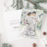 Cartão De Festividades Feliz e casado com recém-Weds Primeira Foto de Nat<br><div class="desc">Inscrição elegante e romântica em caligrafia suave com uma fotografia e um texto opcional no verso. Para uma personalização mais avançada deste design,  clique no BOTÃO FERRAMENTA DESIGN AZUL acima!</div>