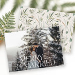 Cartão De Festividades Feliz e foto Elegante, da botânica moderna<br><div class="desc">Feliz e casado Foto Elegante,  típica mínima tipografia botânica de cor aquática natural Merry Christmas card.</div>