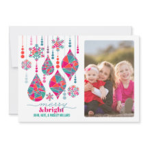 Feliz e Ornamentos Brilhantes