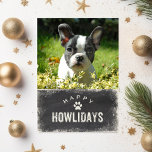 Cartão De Festividades Feliz Feliz Feliz Feliz Feliz Feliz Natal do Cacho<br><div class="desc">Chamando todos os Dog Lovers! Mande saudações de "Feliz Feliz Feliz Feliz Fábado" para amigos e familiares com a foto do seu cão na frente e a sua saudação personalizada no dentro. A frente apresenta uma ilustração de tipografia vintage "Feliz Natal" contra um fundo preto de quadro negro que é...</div>