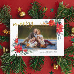 Cartão De Festividades Feliz | Foto de Feriado de Inverno Poinsettia & Pi<br><div class="desc">É a época mais maravilhosa do ano! Esta design apresenta a sua foto personalizada, enquadrada por dois arranjos florais pintados manualmente de poinsettia, pinheiro e bagas de inverno. No canto superior esquerdo, a "feliz" aparece em letras douradas escovas. No canto inferior direito estão seu nome de família e o ano....</div>