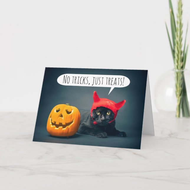 Cartão De Festividades Feliz Gato de Halloween no Diabo Costume Humor (Frente)