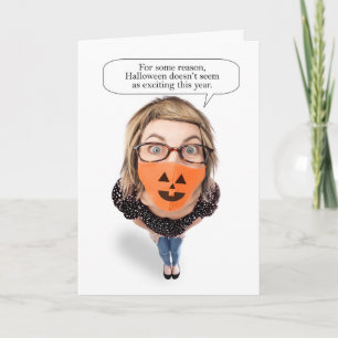 Cartão De Festividades Feliz Halloween Mulher Vestindo máscara