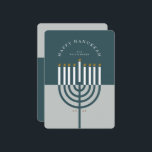 Cartão De Festividades Feliz Hanukkah Modern Menorah Candel Azul<br><div class="desc">Feliz Chanucá, mande seus desejos de Chanucá para sua família e amigos com nosso lindo e moderno cartão de feriado personalizável. Nossa design apresenta nossa vela menorah moderna. É utilizada uma paleta moderna de cor azul e azul-cinza. "Feliz Chanucá" está escrito em uma fonte moderna e arca ao redor da...</div>