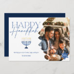 Cartão De Festividades Feliz Hanukkah, moderno roteiro azul, foto menorah<br><div class="desc">Feliz Hanukkah,  moderno roteiro azul,  foto menorah</div>