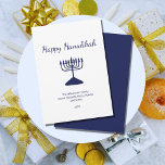Cartão De Festividades Feliz Hanukkah Simple Blue Menorah<br><div class="desc">Feliz cartão de Cartões de natal Chanucá,  com uma simples menorah azul e design de tipografia de script. Com a inscrição personalizável azul,  você pode adicionar suas próprias informações. Uma forma festiva de enviar bons desejos aos amigos e entes queridos.</div>