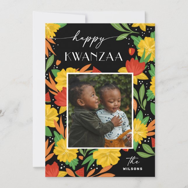 Cartão De Festividades Feliz Kwanzaa. Foto floral botânica brilhante (Frente)