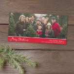 Cartão De Festividades Feliz Natal - 1 foto horizontal ou panorâmica<br><div class="desc">Use uma longa foto horizontal - ou uma foto panorâmica para este design de Cartão de Natal. O design mínimo inclui um bar vermelho com uma saudação de script branco. Adicione a assinatura da família e os nomes da família ou saudação na parte inferior.</div>