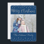 Cartão De Festividades Feliz Natal Azul e Silver Foto das Estrelas de Fol<br><div class="desc">Feliz Cartão com fotos de Azul de Natal e Silver Foil Stars. A imagem e o nome da família podem ser substituídos no Cartão de Natal de Feliz Natal azul e prateado.</div>
