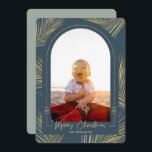 Cartão De Festividades Feliz Natal Dourado Palm Blue Beach Foto<br><div class="desc">Um cartão de Natal moderno com uma mensagem tradicional de Feliz Natal. Personalize com seus nomes e sua foto favorita. Se precisar de ajuda, entre em contato comigo (Maria) usando o botão de contato abaixo ou diretamente em info@the52edit.com... ... ... ... ... ... ... ... ... ... ... ... ......</div>