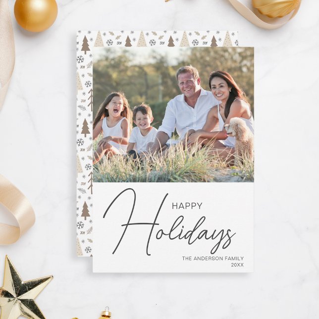 Cartão De Festividades Feliz Natal e Ano Novo Roteiro Moderno Foto (Happy Holidays Modern Script Photo Holiday Card by MINTIC DESIGN STUDIO)