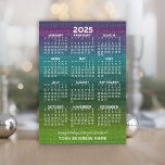 Cartão De Festividades Feliz Natal Moderno Abstrato 2025 Calendário<br><div class="desc">Uma saudação de negócios de feriado vermelho e verde com um calendário no verso. Um item de negócios colorido para o Ano Novo com uma saudação que pode ser usada para qualquer empresa. Adicione seu logotipo e texto simples a este design exclusivo.</div>