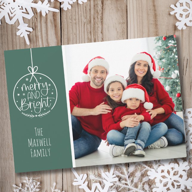 Cartão De Festividades Feliz Natal para a família (Cute Fun Family Photo Merry And Bright Christmas Holiday Card)