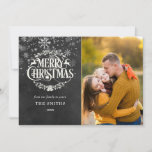 Cartão De Festividades Feliz Natal Snowflakes Foto Boho Chalkboard<br><div class="desc">Espalhe a alegria do Natal com este elegante cartão com fotos de vassoura. Personalize a frente com seu nome de família de mensagens de feriado, ano e foto especial em um fundo de quadro. O reverso apresenta flocos de neve em queda bonito em um fundo de quadro de chanfro correspondente....</div>