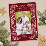 Cartão De Festividades Feliz Natal White Winter Greenery Foto<br><div class="desc">Um cartão de Natal com fotos verticais que mostra um elegante verde de inverno branco e elegante num fundo vermelho escuro.</div>