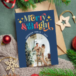 Cartão De Festividades Feliz Retroativa Colorida e Foto de Natal Brilhant<br><div class="desc">Um Natal brilhante e feliz! Celebre a temporada com os seus entes queridos e envie um cartão colorido de saudação de fotos ao estilo retro,  dando uma vibração divertida e alegre de feriado. (Foto de Elina Fairytale no Pexels. Por favor,  substitua-o pelo seu.)</div>