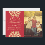 Cartão De Festividades Feliz Tarjeta de la Foto de Navidad en Rojo y Oro<br><div class="desc">Elegante y formal,  tarjeta de la foto de la Feliz Navidad ofrece un adorno del copo de nieve Suzani decorativo y el texto de encargo que se pueden personalizar. Colores: rojo con oro que tiene un aspecto de textura brillo metálico.</div>