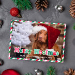 Cartão De Festividades Feliz Vermelha Verde Rosa, Pia, Natal<br><div class="desc">Cachorro temido Feliz cartão com fotos de Natal com listras em rosa,  verde,  vermelho e branco,  juntamente com a Feliz Woofmas escrita sobre uma foto de seu cachorro em uma fonte de entalhe retrô em vermelho,  rosa e verde.</div>