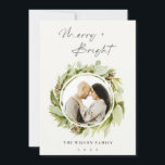 Cartão De Festividades Feliz Wreath e Foto de Natal Brilhante<br><div class="desc">Se precisar de mais alguma personalização,  por favor,  sinta-se à vontade para me enviar uma mensagem em yellowfebstudio@gmail.com.</div>