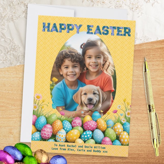 Cartão De Festividades Felz pascoa de quadro de ovos de foto personalizad (An Easter card with custom photo, with 'Happy Easter' words, personalized message and colorful eggs)