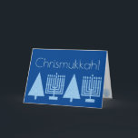 Cartão De Festividades Feriado Azul Claro Chrismukkah Adicionar Sua Foto<br><div class="desc">Adicione a sua foto favorita da família ao dentro deste charmoso cartão de férias Chrismukkah em azul pastel, em azul real rico. Este elegante cartão de saudação moderno foi projetado para famílias mistas que celebram tanto Chanucá quanto o Natal. As pálidas imagens azuis de um Chanucá Menorah e de uma...</div>