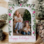 Cartão De Festividades Férias Felizes Arco Botânico Rosa e Verde<br><div class="desc">Esta coleção apresenta flores cor-de-rosa brilhantes em aquarela,  frutas vermelhas e folhagens de inverno com tipografia moderna e elegante,  com um fundo de padrão botânico de inverno.</div>